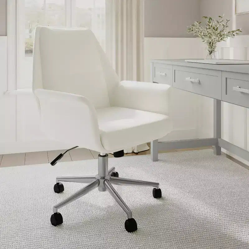 Chaise de bureau rembourrée Maxine en blanc/nickel poli