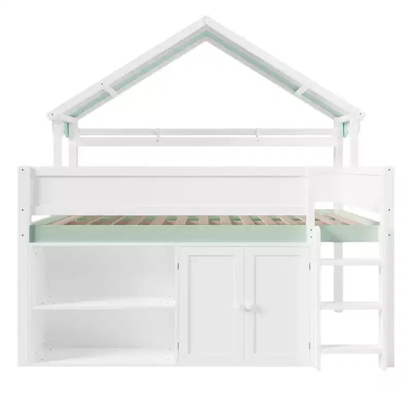 Lit mezzanine pleine grandeur avec toit en toile rayée, étagères de rangement