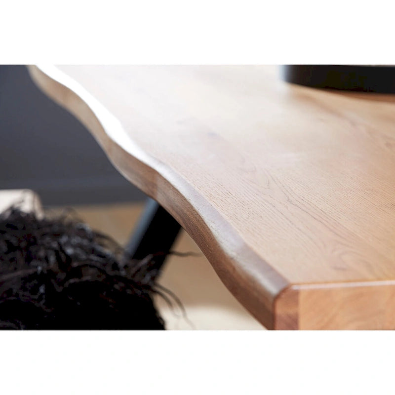 Table de salle à manger à bord ondulé